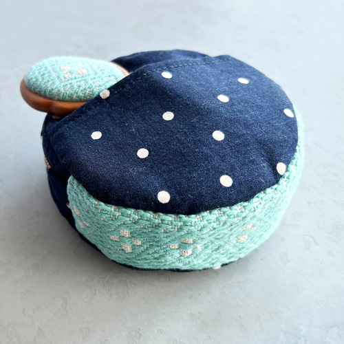 贈り物におすすめ♪】手鏡 木製 こぎん刺し『ウロコ』ネイビー 茶