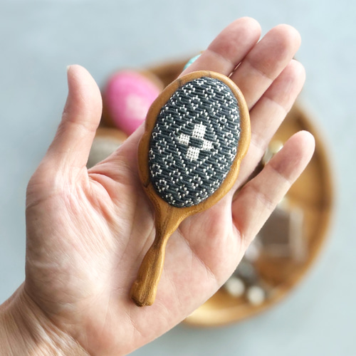 贈り物におすすめ♪】手鏡 木製 こぎん刺し『ウロコ』ネイビー 茶