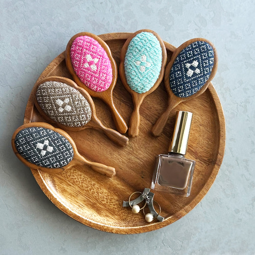 贈り物におすすめ♪】手鏡 木製 こぎん刺し『ウロコ』ネイビー 茶