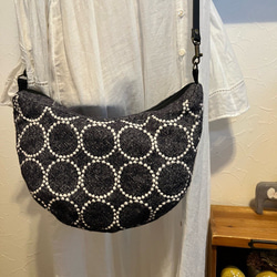 ミナペルホネン タンバリンネイビークロワッサンバッグ お値下げ