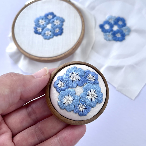 【専用】ハンドメイド　刺繍フレーム　刺繍ブローチ 専用】ハンドメイド 刺繍フレーム 刺繍ブローチ