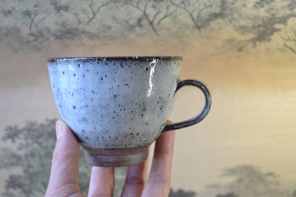 【再入荷！】◆味わい深いコーヒカップ（藁灰釉）　＊マグカップ　★萩焼　 1枚目の画像