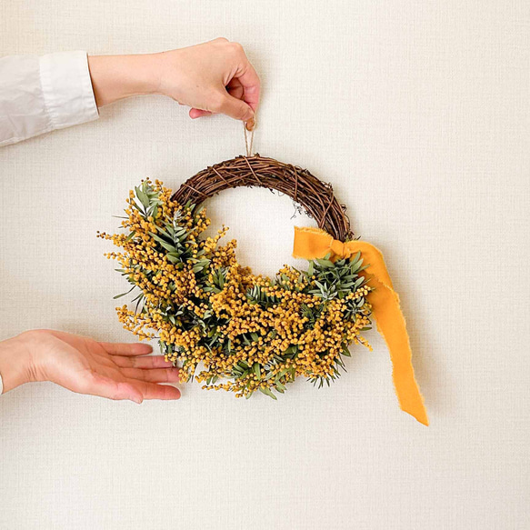 送料無料の通販 ミモザリース 30cm おしゃれなハーフ フレッシュリース Lサイズ Flower Leasing