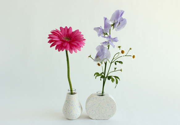 ジェスモナイトのカラフルな一輪挿し【パステルホワイト】サークル型