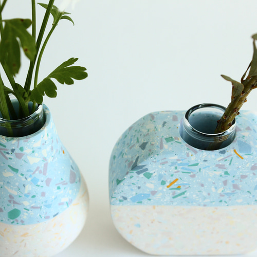 ジェスモナイトのカラフルな一輪挿し【ツートーン/ライトブルー