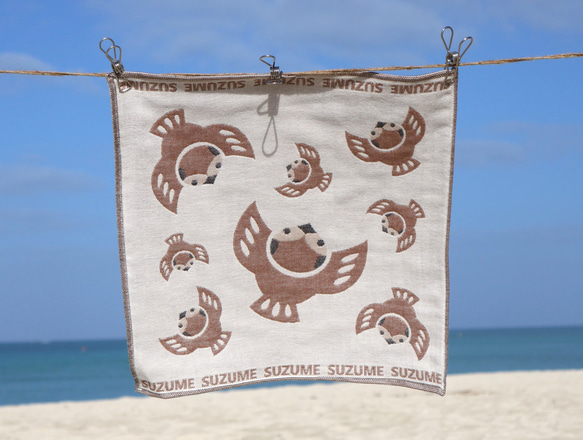 ToriTori大阪泉州製4重ガーゼハンカチ　スズメ　サイズ34ｃｍ角　綿100％　大阪泉州製 1枚目の画像