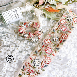 春カラーのお花シュシュ♡インド刺繍リボン♡ヘアゴム シュシュ　 11枚目の画像