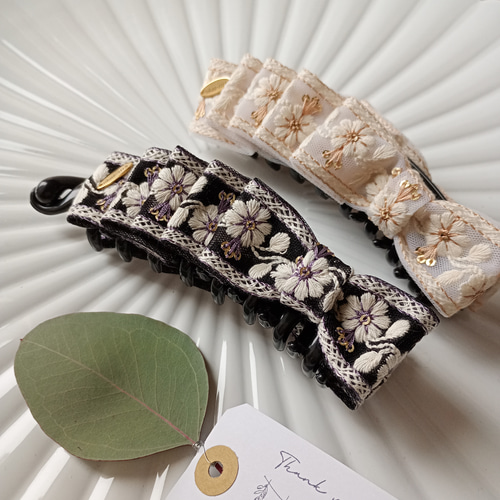 受注製作【13㌢】インド刺繍リボンのバナナクリップ 選べる2カラー