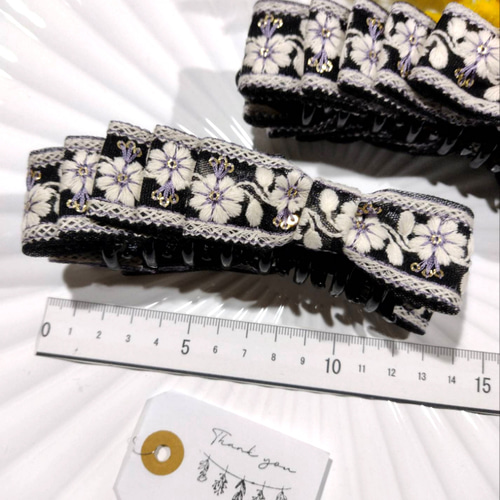 受注製作【13㌢】インド刺繍リボンのバナナクリップ 選べる2カラー