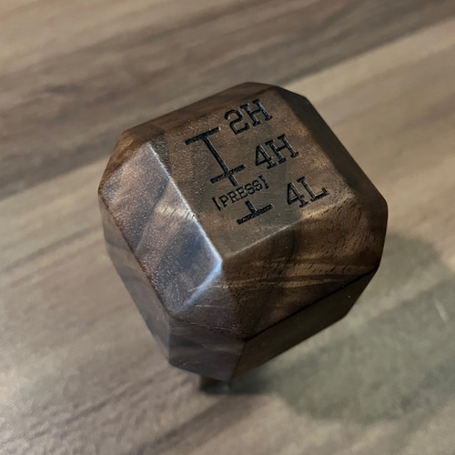 ジムニーJB64・74専用　トランスファーノブ 【ウォールナット杢】 ジムニーJB64・74専用トランスファーノブ【ウォールナット杢】 木材