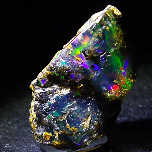 ☆彫刻天然ブラックオパールの原石19.3ct/29.0mm☆天然石黒