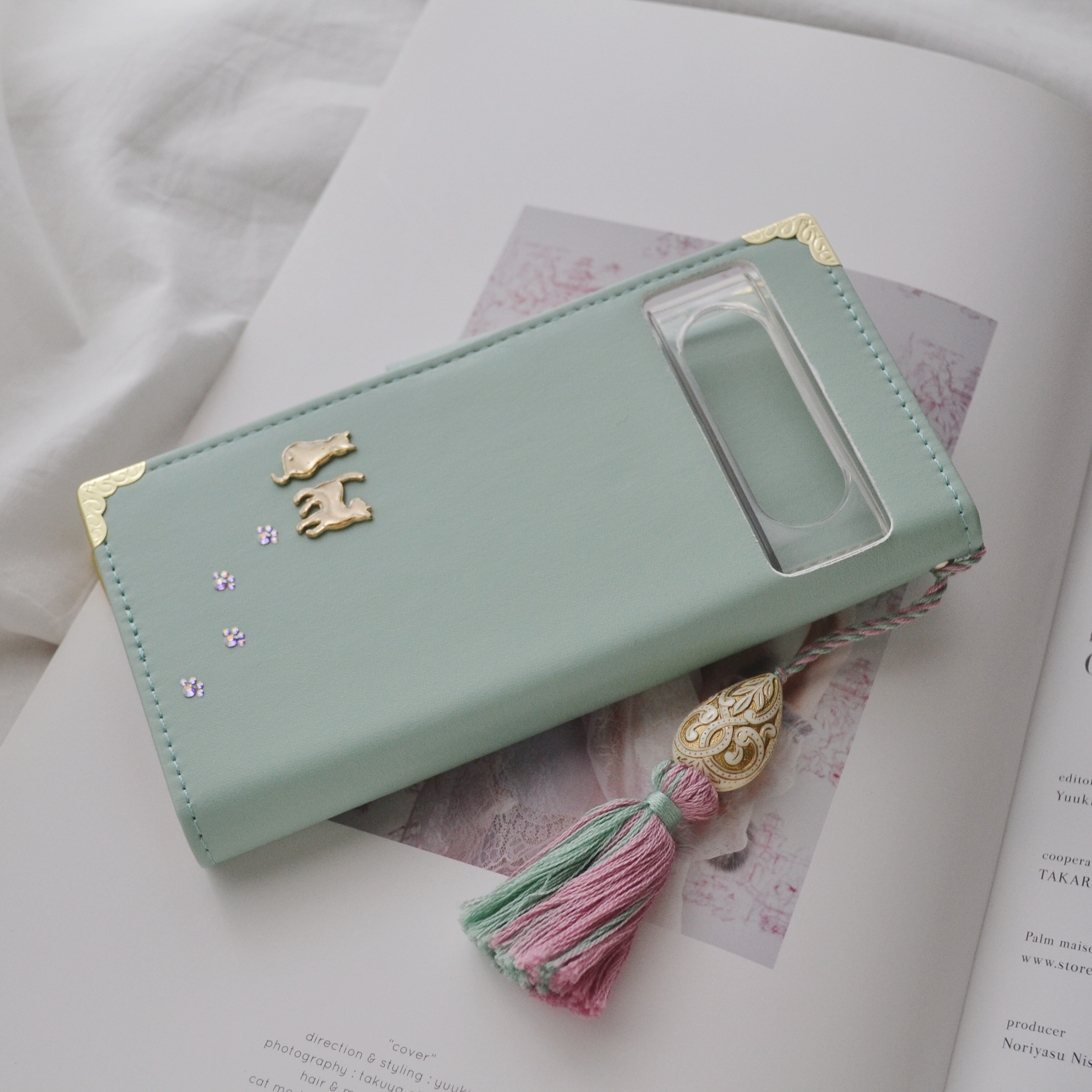 レア機種にも対応！手帳型スマホケース『猫と月のロマンティック』ミントグリーン ほぼ全機種◎