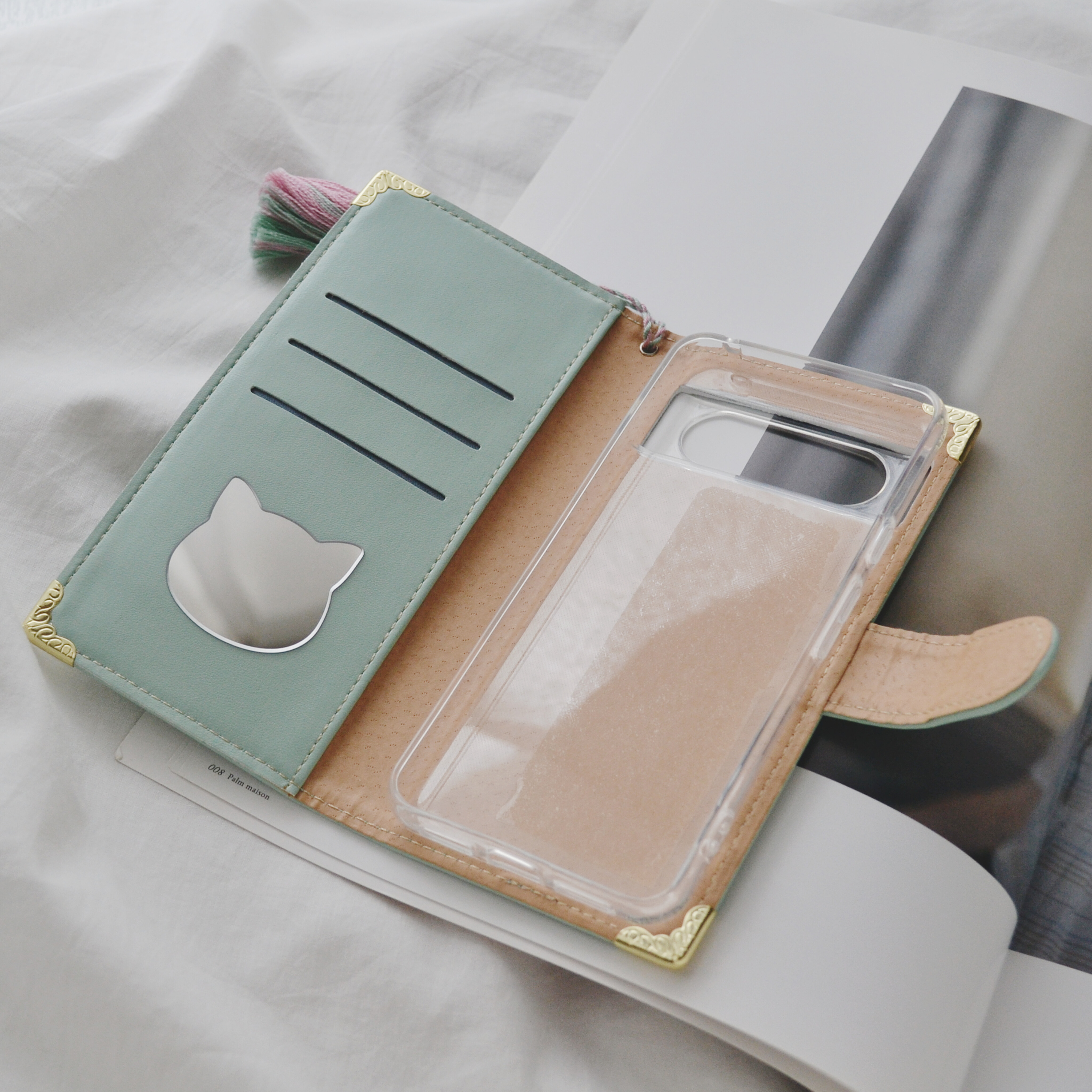 レア機種にも対応！手帳型スマホケース『猫と月のロマンティック』ミントグリーン ほぼ全機種◎