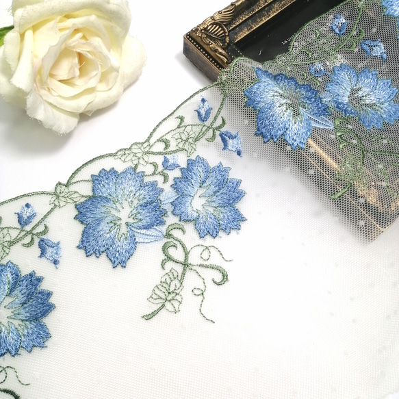 ハンドメイド　花柄刺繍アート作品 ネイビーブルー ハンドメイド 花柄刺繍アート作品 ネイビーブルー
