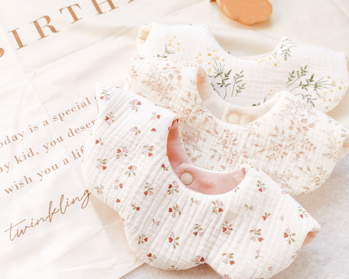 おまとめ用⭐️ベビースタイいちご⭐️花より団子２枚 おまとめ用⭐️ベビースタイいちご⭐️花より団子2枚 おまとめ用