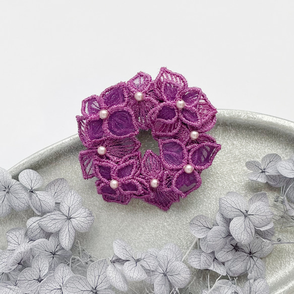 《母の日ギフト》カード・巾着付き オーガンジー刺繍 紫陽花ブローチ(パープルピンク)【受注制作】 5枚目の画像