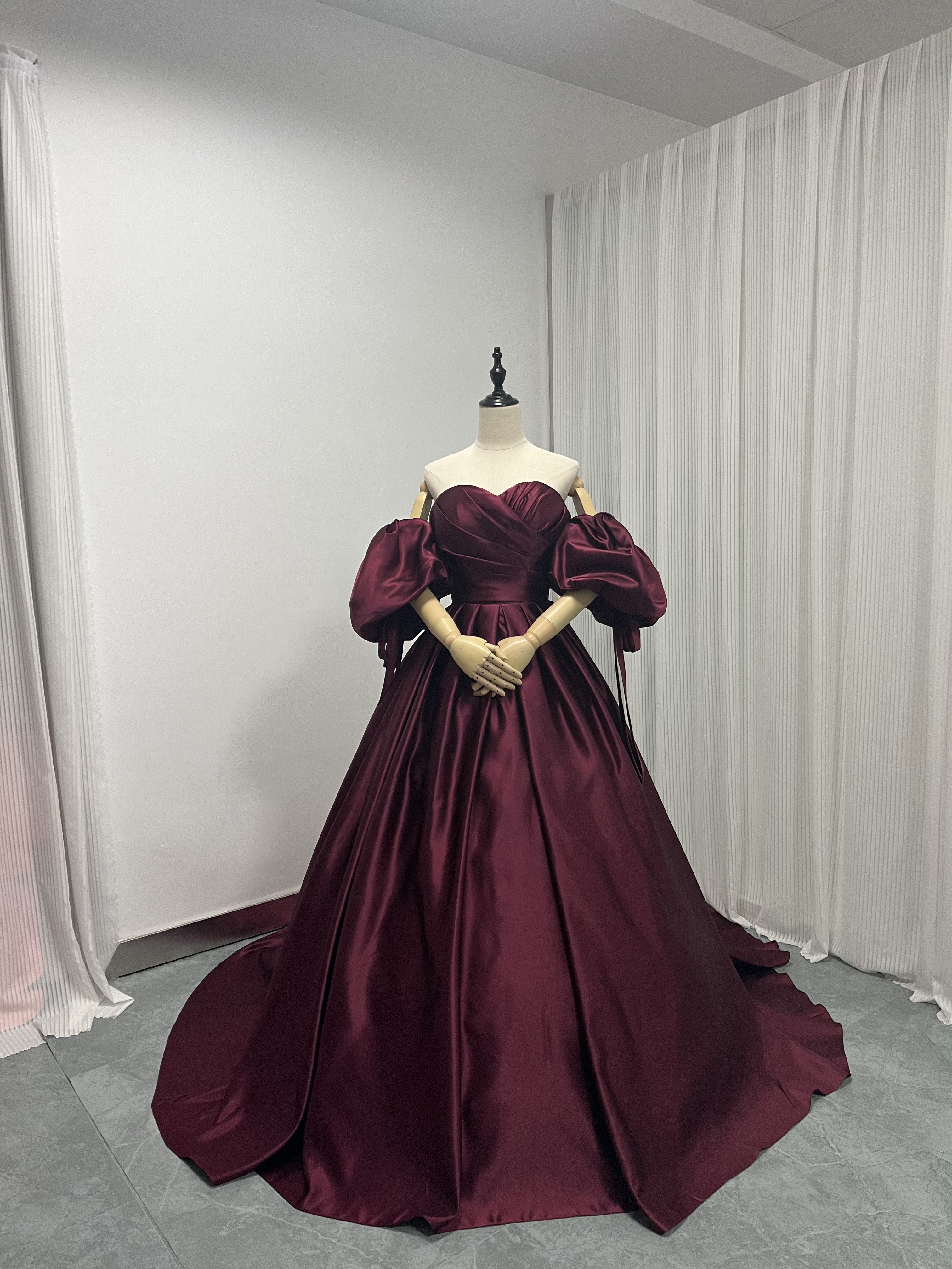 ビアズリー　ドレス　F　薄紫色　光沢　結婚式　セレモニー　薄手　裏地　高級感 ビアズリー ドレス F 薄紫色 光沢 結婚式 セレモニー 薄手 裏地