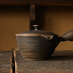「茶殻が捨てやすく、乾きの早い急須」　愛知県常滑産・里山窯さんのつくる常滑急須・棚茶こし・320cc 6枚目の画像