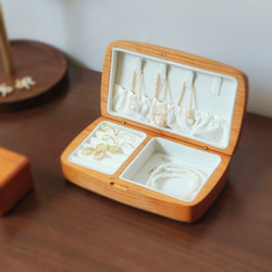 手作りの無垢木ジュエリーボックス、イヤリング、リング、ネックレス、ブレスレット収納ボックス、軽量で小さな旅行用ジュエリー 1枚目の画像