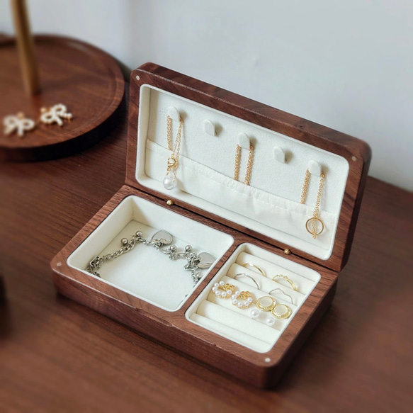 送料無料】超軽量・無垢材 携帯用ジュエリーボックス｜指輪・ピアス