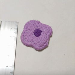 紫お花のワッペンorブローチ　ダーニング刺繍 4枚目の画像