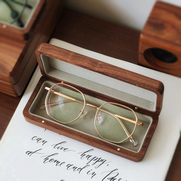 堅固なウォルナット材の眼鏡ケース、ガラス収納ボックス、レトロな眼鏡ホルダーです 2枚目の画像