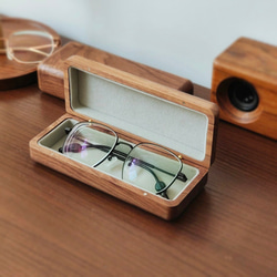 堅固なウォルナット材の眼鏡ケース、ガラス収納ボックス、レトロな眼鏡ホルダーです 3枚目の画像