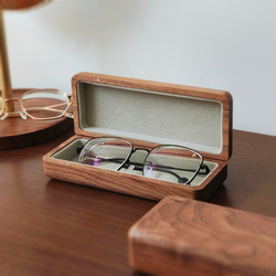堅固なウォルナット材の眼鏡ケース、ガラス収納ボックス、レトロな眼鏡ホルダーです 4枚目の画像