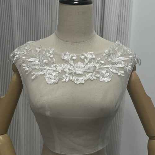 送料無料！ボレロ ノースリーブ キラキラ光る刺繍 くるみボタン 披露宴