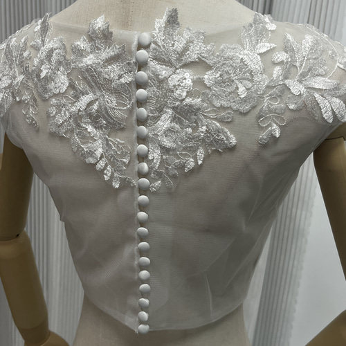 送料無料！ボレロ ノースリーブ キラキラ光る刺繍 くるみボタン 披露宴