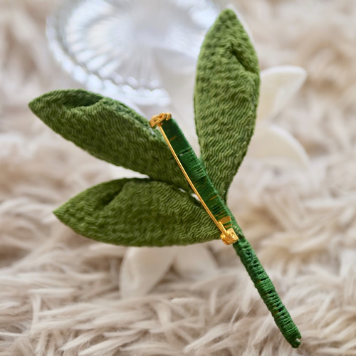 ブローチ＊おお振り白ユリの華やかコサージュブローチ コサージュ