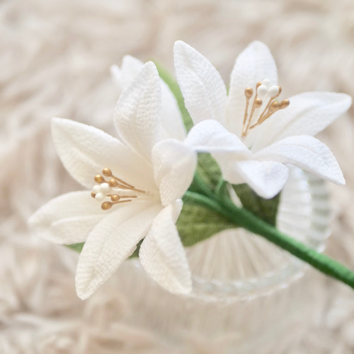 ブローチ＊おお振り白ユリの華やかコサージュブローチ コサージュ