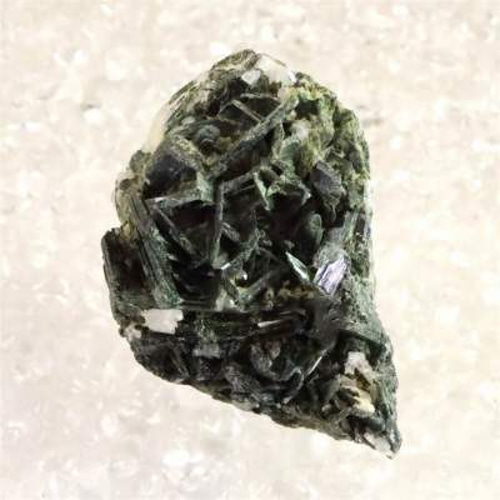 ザギマウンテン産 エジリン輝石 クラスター 母岩付 33.0g 【86989