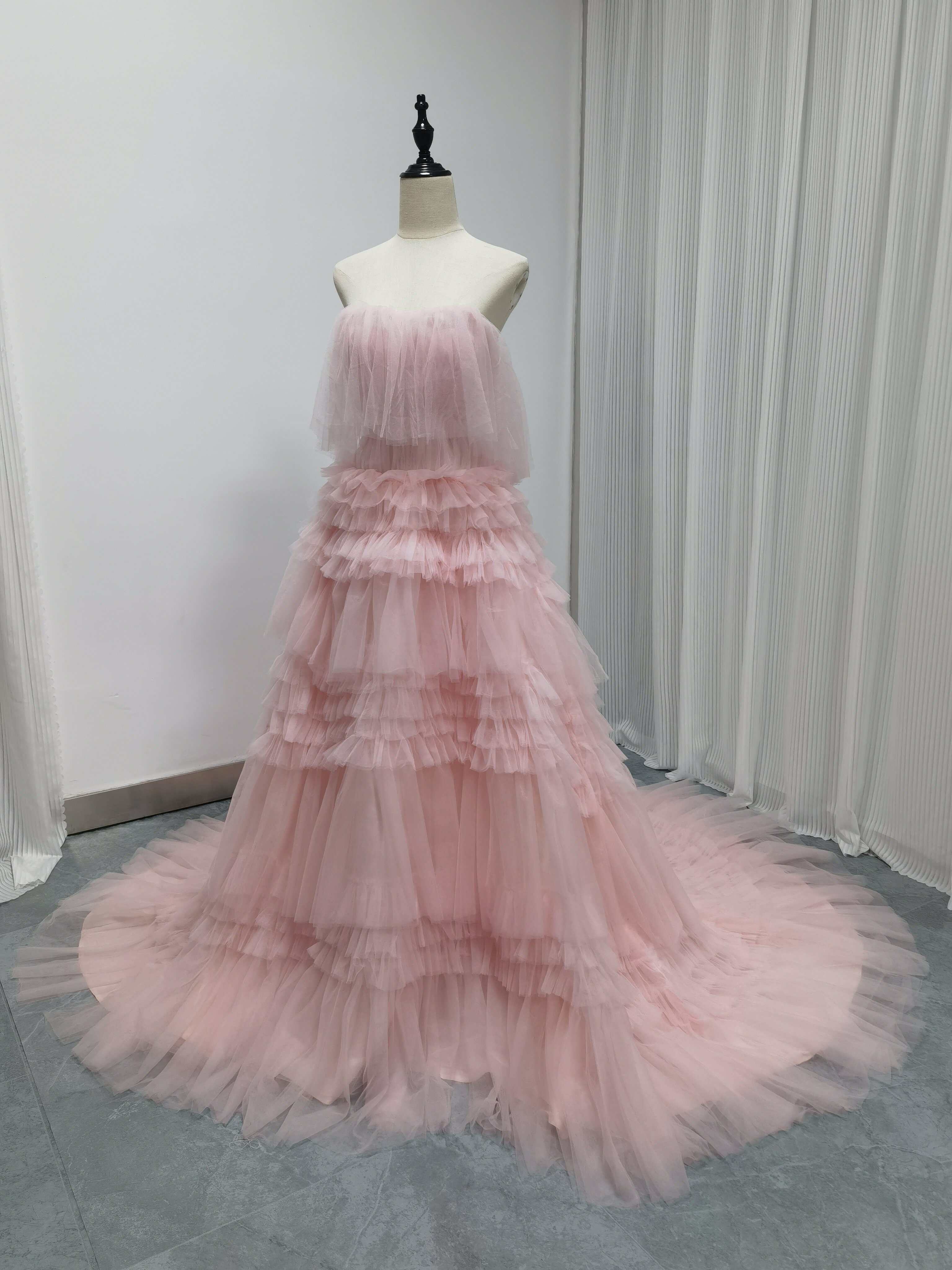 送料無料！カラードレス ベアトップ 柔らかく重ねたチュールスカート ピンク 可愛い プリンセスライン  結婚式