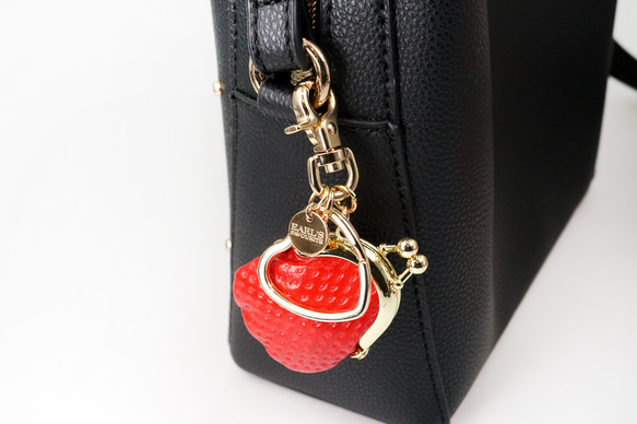 いちごな豆がま口のバッグチャーム（ハート二重リング＋ロゴプレート） 10枚目の画像