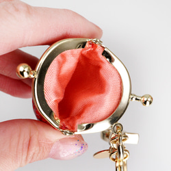 いちごな豆がま口のバッグチャーム（ハート二重リング＋ロゴプレート） 5枚目の画像