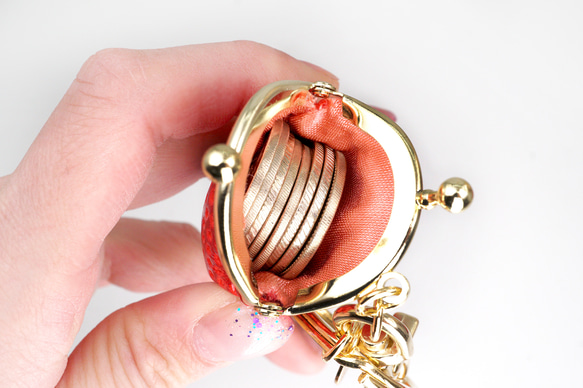 いちごな豆がま口のバッグチャーム（ハート二重リング＋ロゴプレート） 7枚目の画像