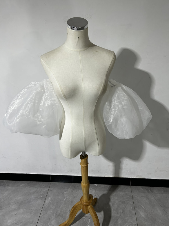 可愛米白色泡泡袖可拆卸袖高品質透明紗婚紗 第1張的照片
