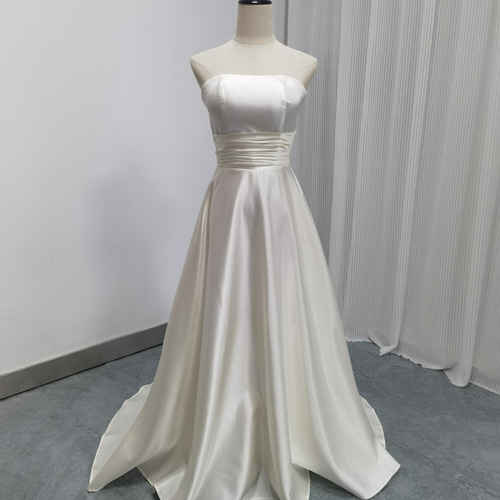 送料無料！ウェディングドレス スレンダーライン ベアトップ  