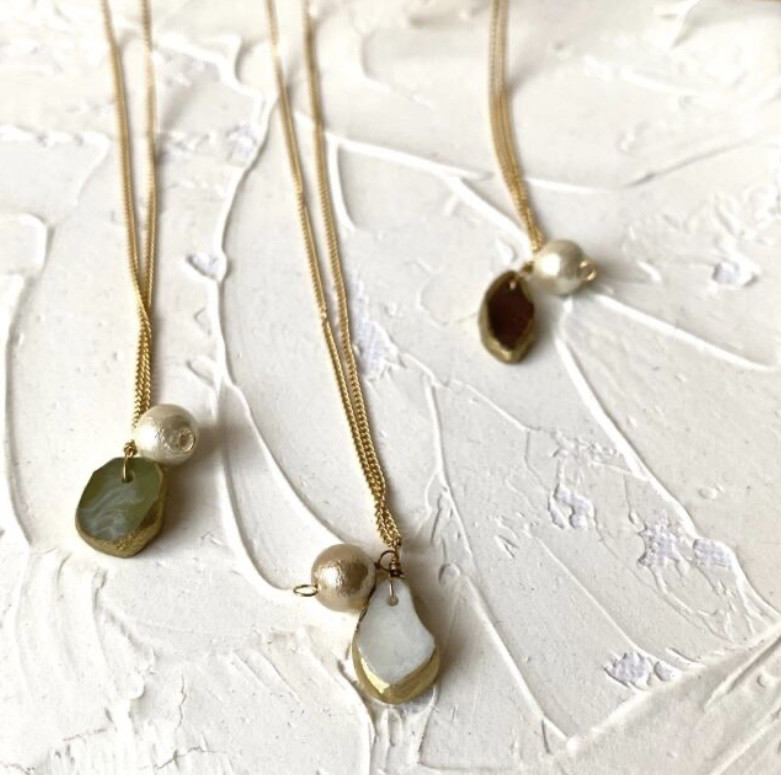 小粒ちゃんとコットンパールのサージカルステンレスネックレス