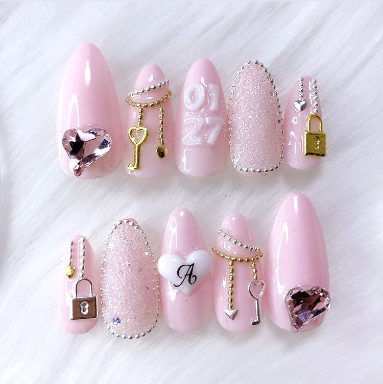 【No.008】ピンク系ネイルチップ♡チェック柄♡イニシャルシール50円 【No.008】ピンク系ネイルチップ♡チェック柄♡イニシャルシール50円