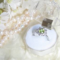 ~FlowerRing~ ペリドット 天然石 誕生石 8月 プレゼント 贈り物 silver フリーサイズ 指輪 リング 2枚目の画像