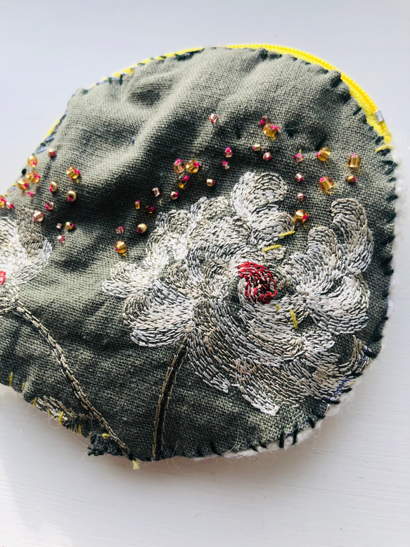 コインケース　ビーズ　手縫い　刺繍　布　小銭入れ ポーチ　ハンドメイド 1966 2枚目の画像
