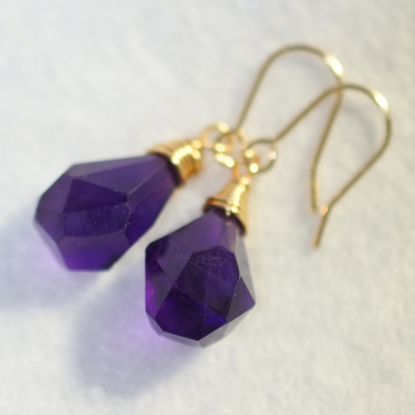 (1 件) 金鈦紫水晶耳環（自由形狀） 第1張的照片