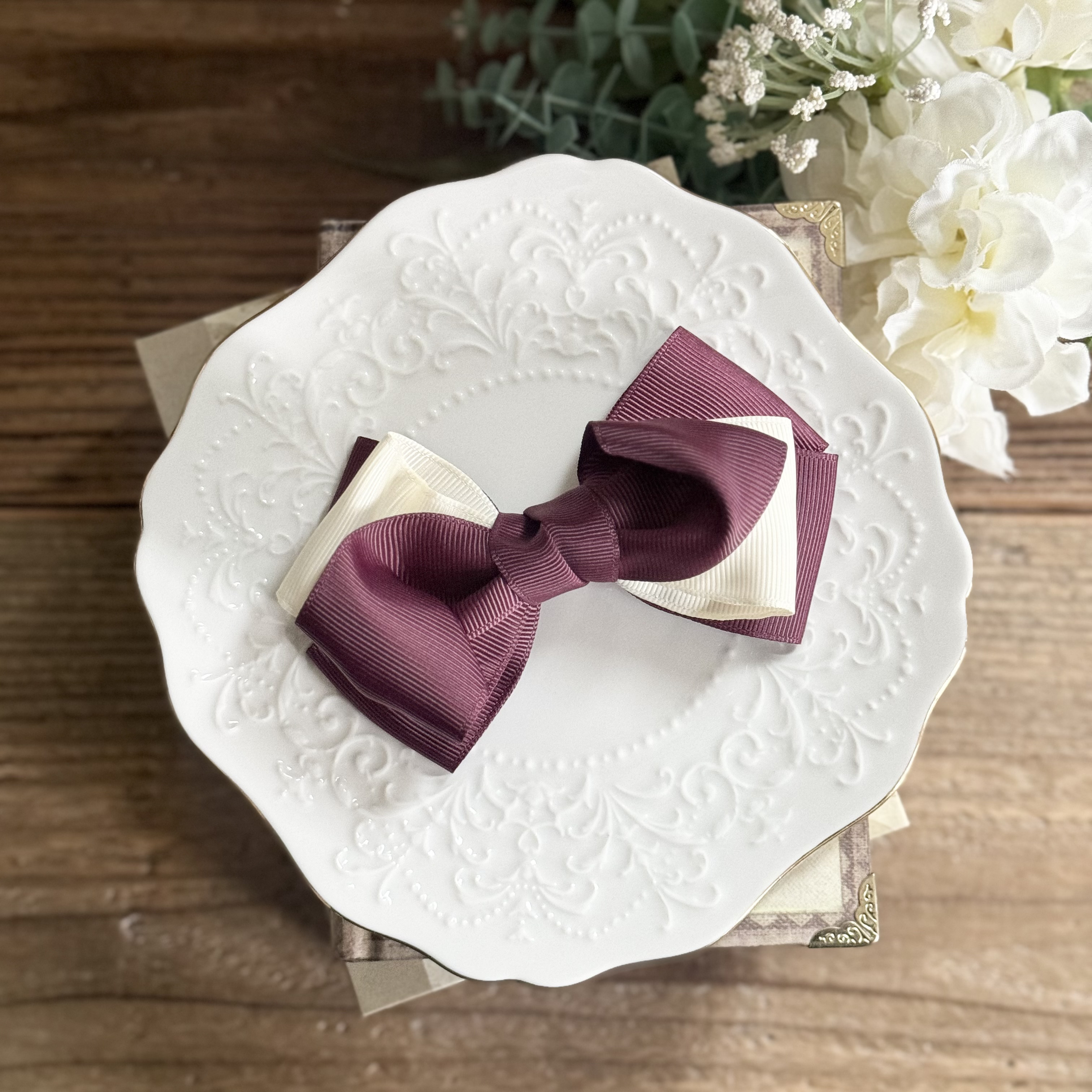 ベージュピンク×オフホワイトカラー☆ ぼんぼんりぼんヘアゴム１個300円♪