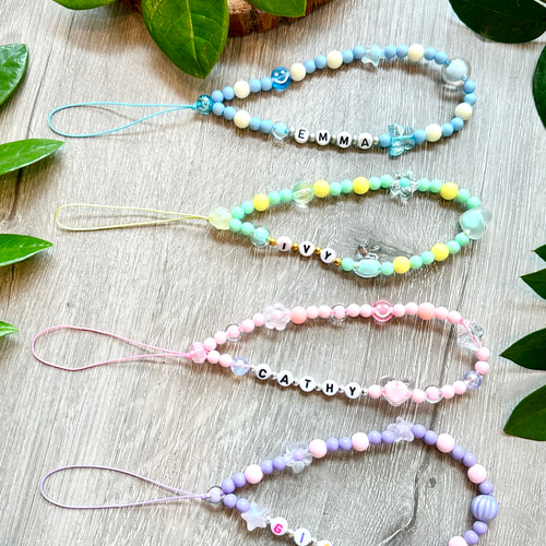 手作りの緑の葉。指のおもちゃが 10 個あります。携帯電話チェーン  