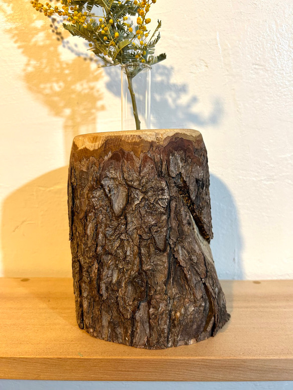 天然木の花瓶 ヒノキ 大 皮付きナチュラル No,102 1枚目の画像