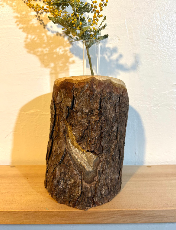 天然木の花瓶 ヒノキ 大 皮付きナチュラル No,102 2枚目の画像