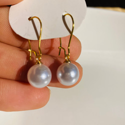 White pearl bead earrings 4枚目の画像