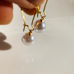 White pearl bead earrings 6枚目の画像